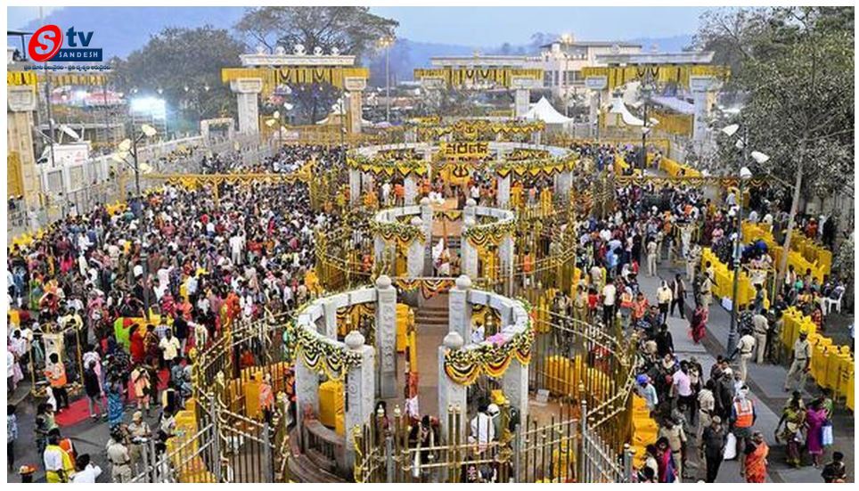 మేడారం జాతర ముగింపు: వనప్రవేశం చేసిన వనదేవతలు.. కన్నీటి వీడ్కోలు పలికిన భక్తులు!